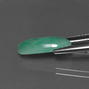 3.02カラットの天然グリーンジェダイト、オーバルカット、オペーク