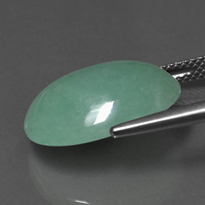 11.52カラットの天然グリーンヒスイ輝石（ジェダイト）（17.7×13.1 mm・オーバルカット）