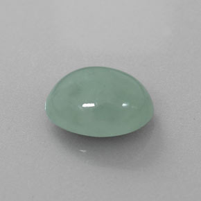 5.35カラットの天然グリーンヒスイ輝石（ジェダイト）（11.8×9.7 mm・オーバルカット）