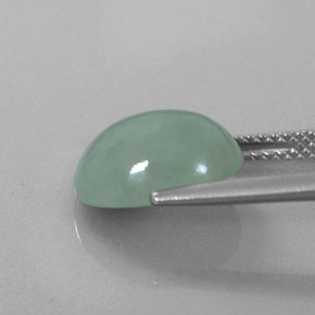 5.35カラットの天然グリーンヒスイ輝石（ジェダイト）（11.8×9.7 mm・オーバルカット）