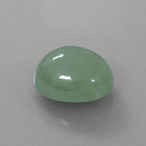 6.83カラットの天然グリーンヒスイ輝石（ジェダイト）（11.7×10.3 mm・オーバルカット）