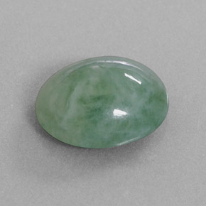 6.25カラットの天然グリーンヒスイ輝石（ジェダイト）（13×10.4 mm・オーバルカット）