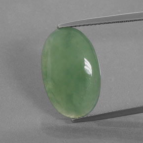 9.66カラットの天然グリーンヒスイ輝石（ジェダイト）（19.6×12.4 mm・オーバルカット）