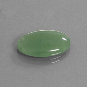 9.66カラットの天然グリーンヒスイ輝石（ジェダイト）（19.6×12.4 mm・オーバルカット）