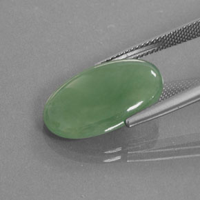 9.66カラットの天然グリーンヒスイ輝石（ジェダイト）（19.6×12.4 mm・オーバルカット）