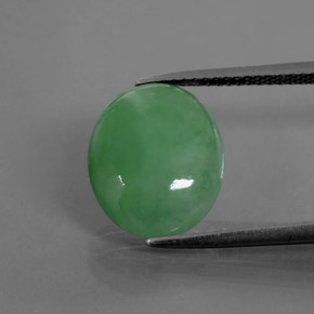 6.55カラットの天然グリーンヒスイ輝石（ジェダイト）（13.7×11.3 mm・オーバルカット）