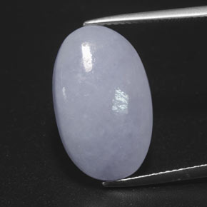 11.83カラットの天然ラベンダーヒスイ輝石（ジェダイト）（18.9×11.5 mm・オーバルカット）