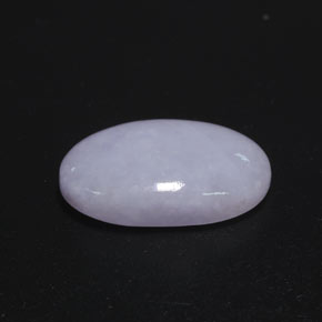 12.67カラットの天然ラベンダーヒスイ輝石（ジェダイト）（18.9×11.8 mm・オーバルカット）
