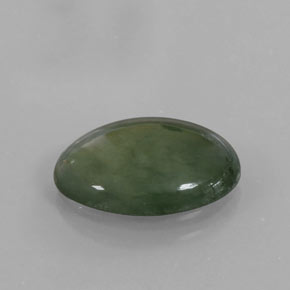 4.16カラットの天然グリーンヒスイ輝石（ジェダイト）（13.6×10.8 mm・オーバルカット）