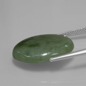 13.76カラットの天然グリーンヒスイ輝石（ジェダイト）（20.3×17.1 mm・オーバルカット）