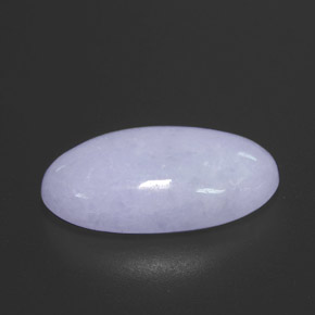 12.12カラットの天然ラベンダーヒスイ輝石（ジェダイト）（19.5×11.5 mm・オーバルカット）