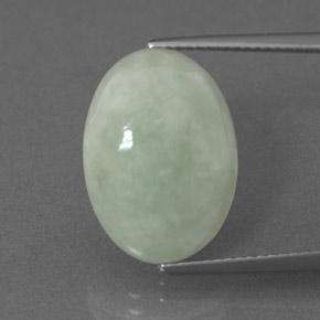 8.88カラットの天然パステルグリーンヒスイ輝石（ジェダイト）（17.7×12.7 mm・オーバルカット）