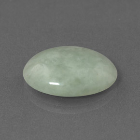 8.88カラットの天然パステルグリーンヒスイ輝石（ジェダイト）（17.7×12.7 mm・オーバルカット）