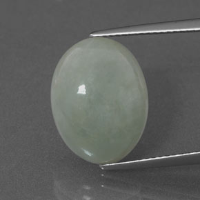 7.64カラットの天然パステルグリーンヒスイ輝石（ジェダイト）（15.8×12.2 mm・オーバルカット）