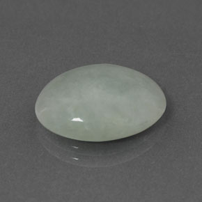 7.64カラットの天然パステルグリーンヒスイ輝石（ジェダイト）（15.8×12.2 mm・オーバルカット）