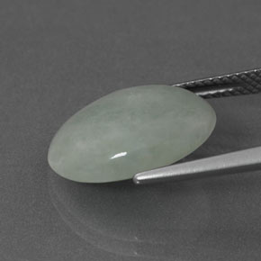 7.64カラットの天然パステルグリーンヒスイ輝石（ジェダイト）（15.8×12.2 mm・オーバルカット）