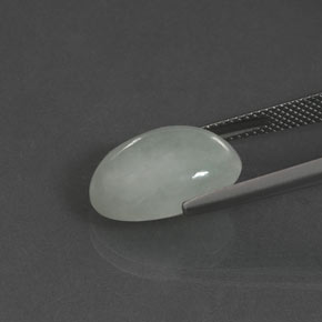 10.25カラットの天然パステルグリーンジェダイト、オーバルカット、透明