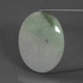 34.38カラットの天然パステルグリーンヒスイ輝石（ジェダイト）（29.1×21.7 mm・オーバルカット）