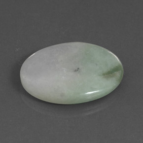 34.38カラットの天然パステルグリーンヒスイ輝石（ジェダイト）（29.1×21.7 mm・オーバルカット）