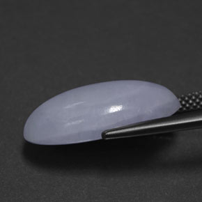 11.61カラットの天然ラベンダーヒスイ輝石（ジェダイト）（18.6×11.3 mm・オーバルカット）