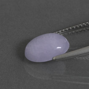 2.33カラットの天然ラベンダーヒスイ輝石（ジェダイト）（10.3×7.1 mm・オーバルカット）