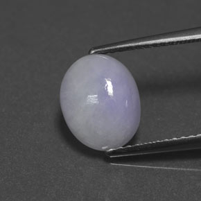 2.55カラットの天然ラベンダーヒスイ輝石（ジェダイト）（10×8 mm・オーバルカット）