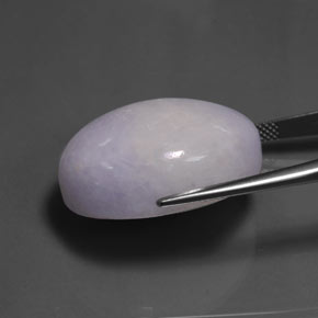 60.38カラットの天然ラベンダーヒスイ輝石（ジェダイト）（25.8×20.4 mm・オーバルカット）