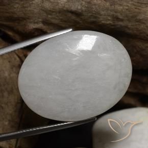 42.87カラットの天然灰色がかった白ヒスイ輝石（ジェダイト）（29.7×22.8 mm・オーバルカット）