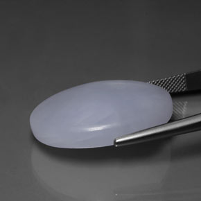 53.76カラットの天然ラベンダーヒスイ輝石（ジェダイト）（29.2×23.8 mm・オーバルカット）