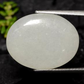 13.08カラットの天然ライトグリーンジェダイト、オーバルカット、半透明