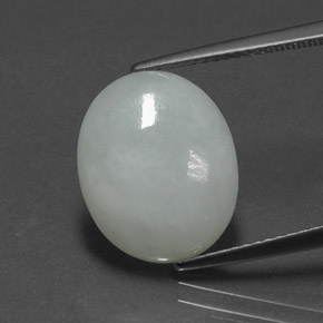 7.49カラットの天然パステルグリーンヒスイ輝石（ジェダイト）（15×12.2 mm・オーバルカット）