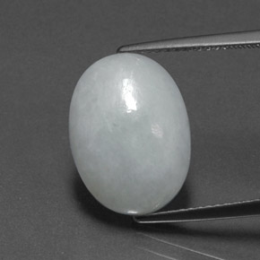 8.44カラットの天然ライトグリーンヒスイ輝石（ジェダイト）（15.5×11.4 mm・オーバルカット）