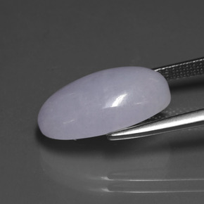 8.65カラットの天然ラベンダーヒスイ輝石（ジェダイト）（16.3×10.3 mm・オーバルカット）