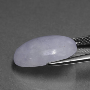 7.84カラットの天然ラベンダーヒスイ輝石（ジェダイト）（15.7×11.1 mm・オーバルカット）