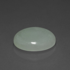 5.28カラットの天然パステルグリーンヒスイ輝石（ジェダイト）（13.9×11 mm・オーバルカット）