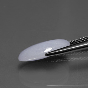 2.81カラットの天然ラベンダーヒスイ輝石（ジェダイト）（12.8×7 mm・オーバルカット）