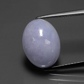 7.41カラットの天然ラベンダーヒスイ輝石（ジェダイト）（13.3×9.8 mm・オーバルカット）
