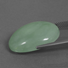 27.45カラットの天然グリーンジェダイト、オーバルカット、半透明