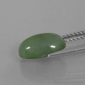 2.73カラットの天然グリーンヒスイ輝石（ジェダイト）（10.2×6.9 mm・オーバルカット）
