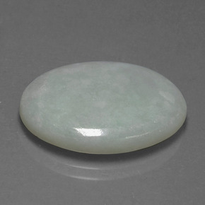 18.53カラットの天然グリーンジェダイト、オーバルカット、半透明
