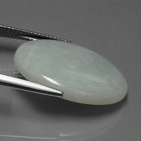 18.53カラットの天然グリーンジェダイト、オーバルカット、半透明
