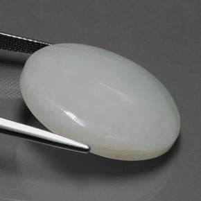 35.04カラットの天然グリーンジェダイト、楕円形、半透明