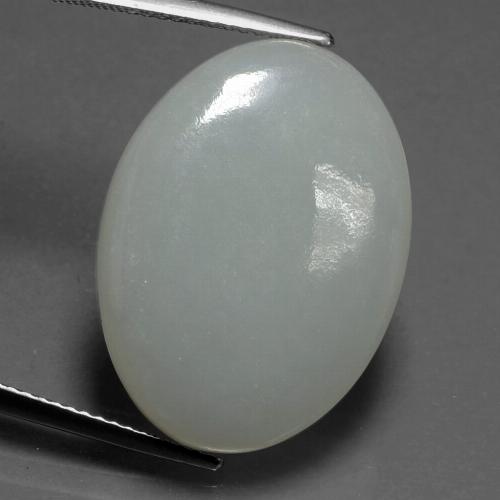 20.83カラットの天然灰色がかった緑ヒスイ輝石（ジェダイト）（23.3×17 mm・オーバルカット）