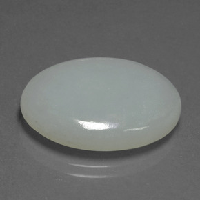 20.83カラットの天然灰色がかった緑ヒスイ輝石（ジェダイト）（23.3×17 mm・オーバルカット）