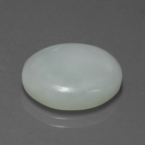 10.46カラットの天然薄いグレーグリーンヒスイ輝石（ジェダイト）（17×13.6 mm・オーバルカット）