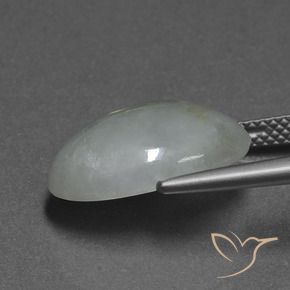 9.86カラットの天然グリーンホワイトジェダイト、オーバルカット、半透明