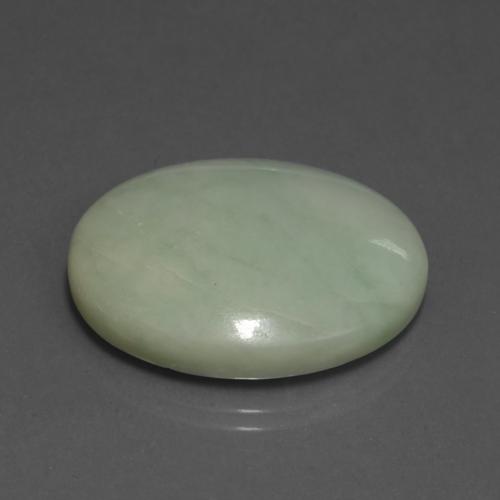 42.37カラットの天然グレーグリーンヒスイ輝石（ジェダイト）（28.6×22.5 mm・オーバルカット）