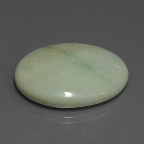 38.26カラットの天然グリーンヒスイ輝石（ジェダイト）（29.4×21.5 mm・オーバルカット）