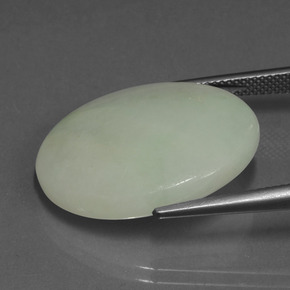 23.36カラットの天然モスグリーンヒスイ輝石（ジェダイト）（24.9×19.4 mm・オーバルカット）
