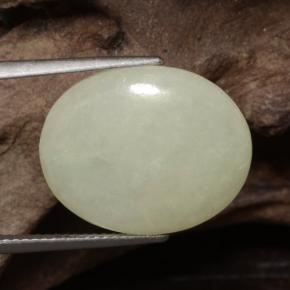 10.60カラットの天然灰色がかった黄緑ヒスイ輝石（ジェダイト）（19×15.3 mm・オーバルカット）
